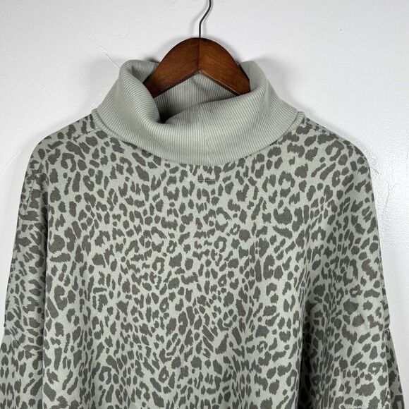 American Eagle Animal Print Fleece Pullover XL Sage Green Long Sleeves Cozy - Picture 10 of 15